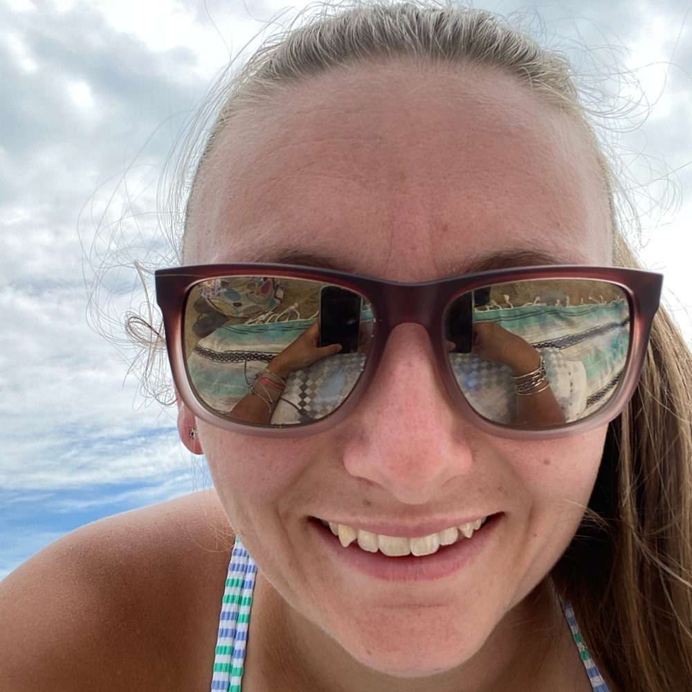 Meet your Posher, Caitlyn